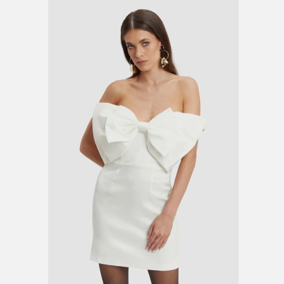NWT BARDOT Mini Bow Dress White Off The Shoulder Party Evening Gala Size 10 - Picture 1 of 10